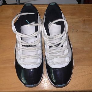 These Jordan’s are almost in perfect condition.DOES NOT HAVE A BOX